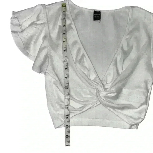 White ruffle sleeve crop top
By Shein Size: XS - Picture 3 of 5